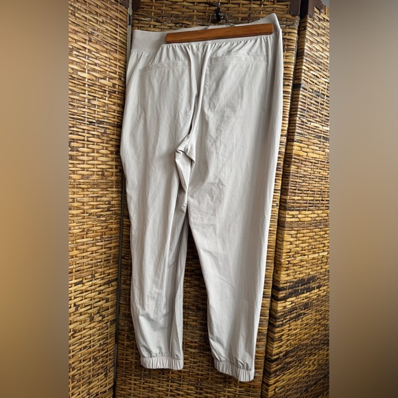 ATHLETA Brooklyn Heights High Rise Jogger (8) $99 - Picture 2 of 5
